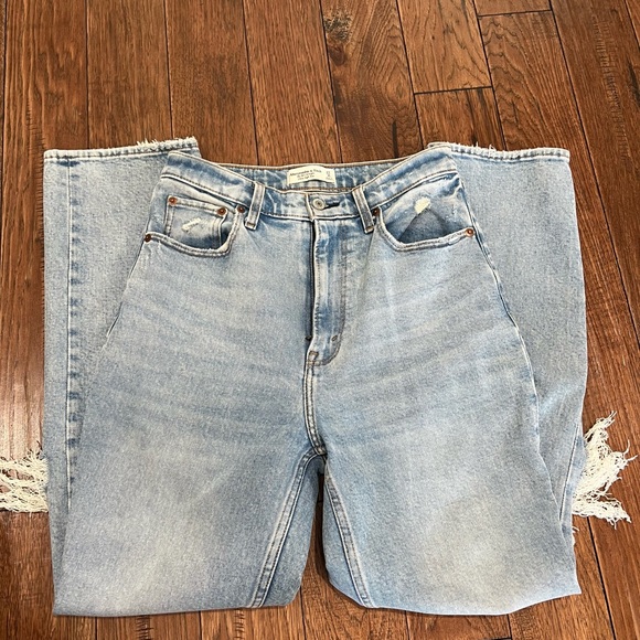 A&F 90s Ultra High Rise Straight Jeans - Picture 2 of 3